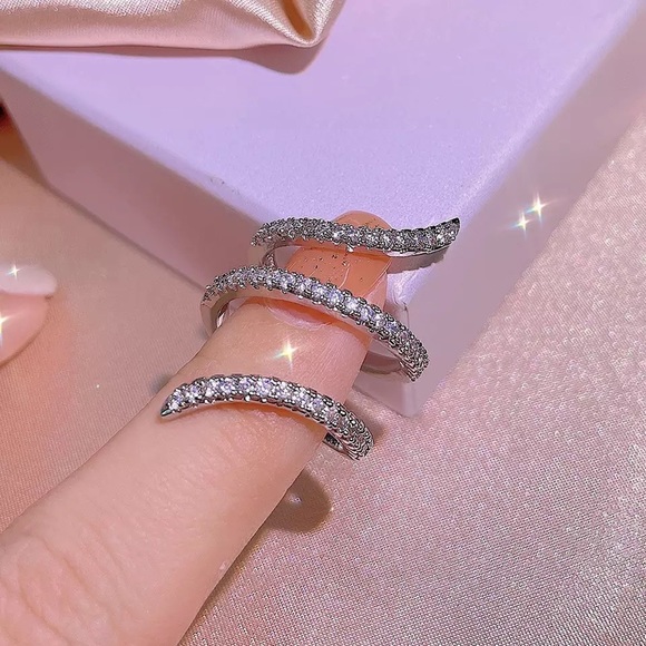 Luxury Solid 925 Sterling Silver Wing Ring - Picture 4 of 4